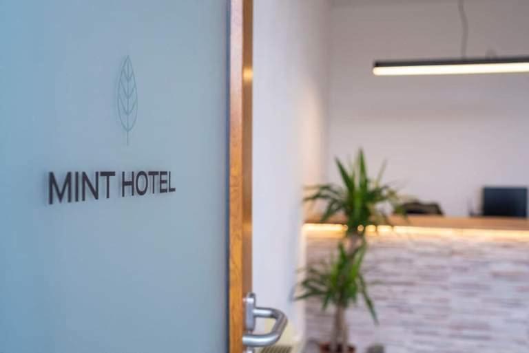 Mint Hotel Prizren Bagian luar foto