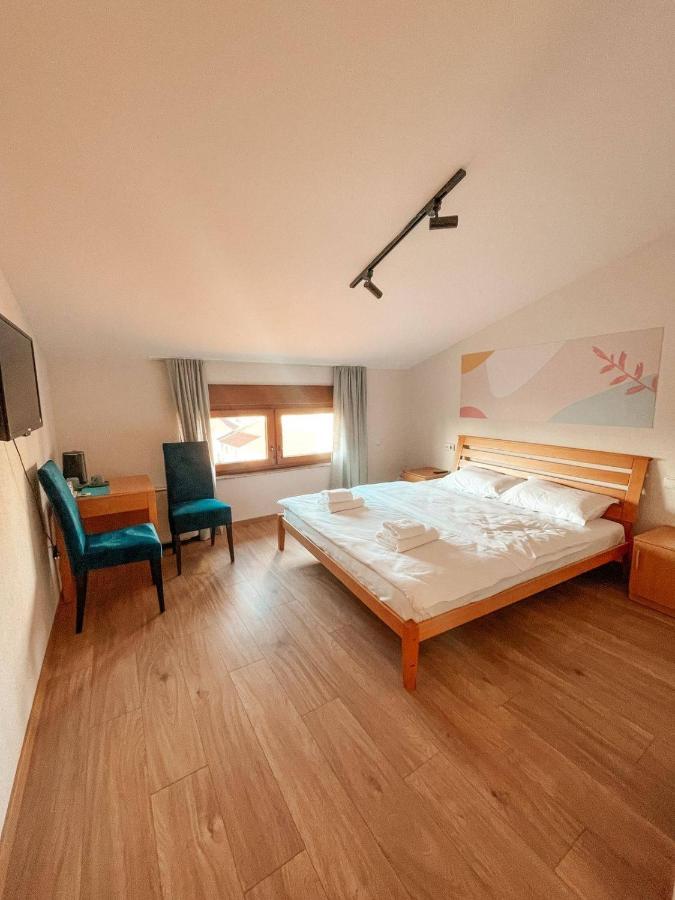Mint Hotel Prizren Bagian luar foto