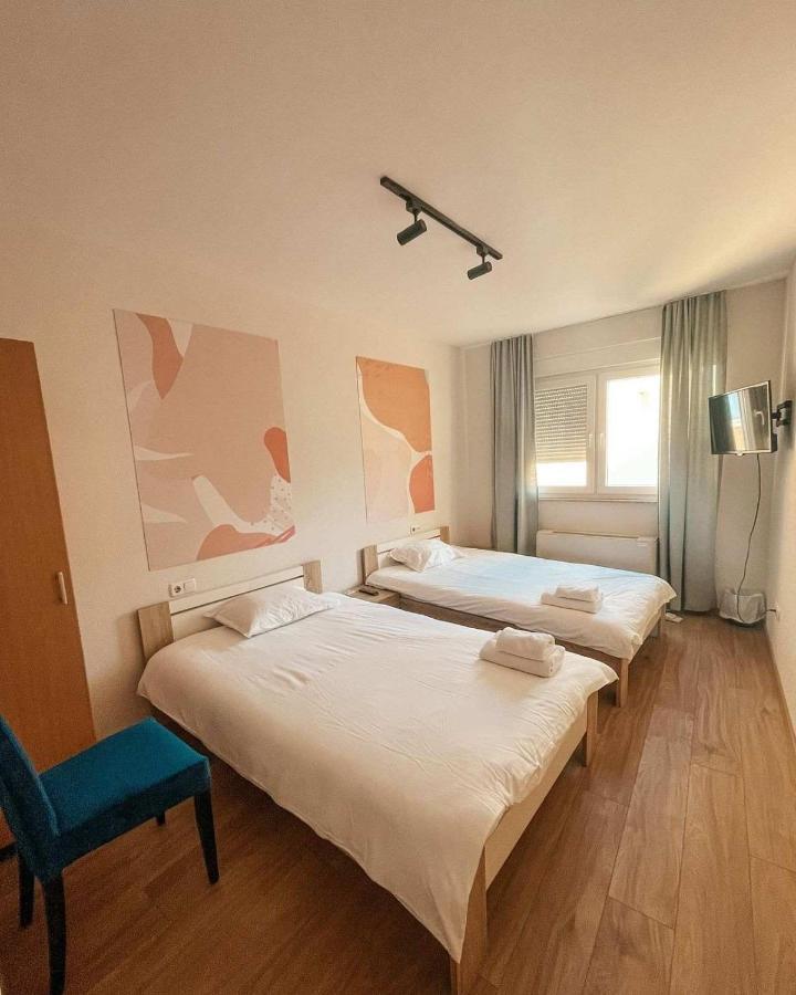Mint Hotel Prizren Bagian luar foto