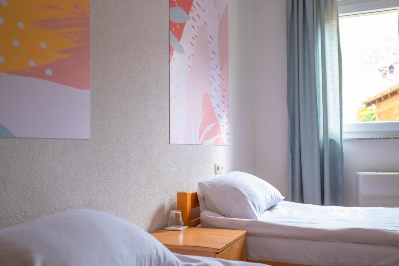 Mint Hotel Prizren Bagian luar foto